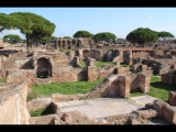 05185 ostia - regio iii - insula xvii - caseggiato di bacco e arianna (iii,xvii,5) - bli ri terme della trinacria (iii,xvi,7) - im hintergrund - caseggiato del serapide (iii,x,3).jpg